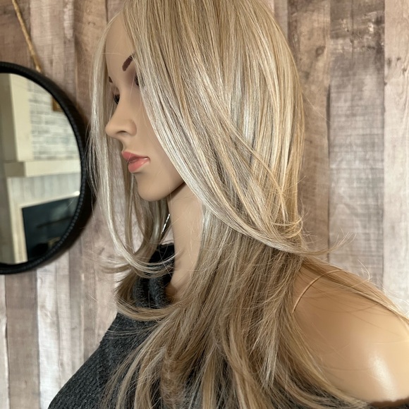 HairCube Classic Mixed Blonde 13x6 Free Parting Synthetic Wig - Timeless Beauty - Picture 6 of 13